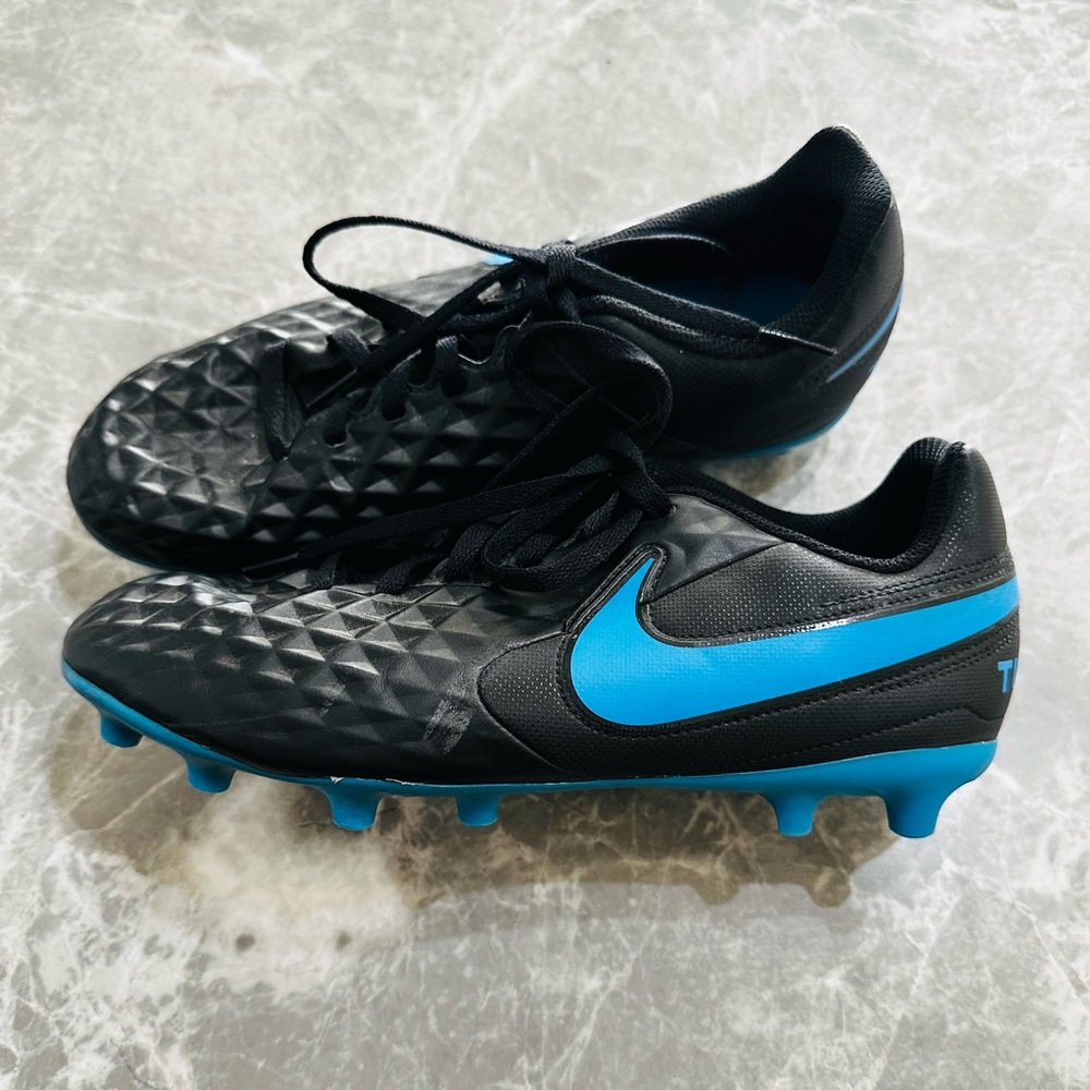 Nike Men’s Tiempo Legend Black and Blue Football Soccer Cleats SZ 6